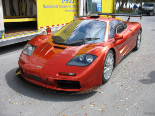 Картинка mclaren f1 автомобили выставки уличные фото