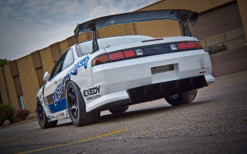 Картинка автомобили nissan datsun