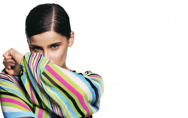 Обои картинки фото музыка, nelly, furtado, взгляд