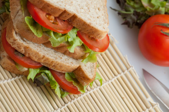 Картинка еда бутерброды +гамбургеры +канапе помидор зелень колбаса начинка