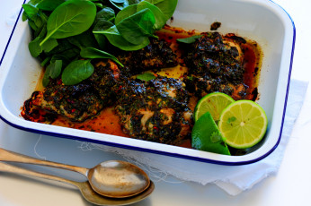 Картинка еда мясные+блюда запеченное мясо соус гарнир зелень лайм