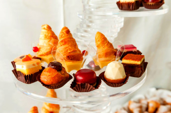 Картинка еда пирожные +кексы +печенье пирожное поднос