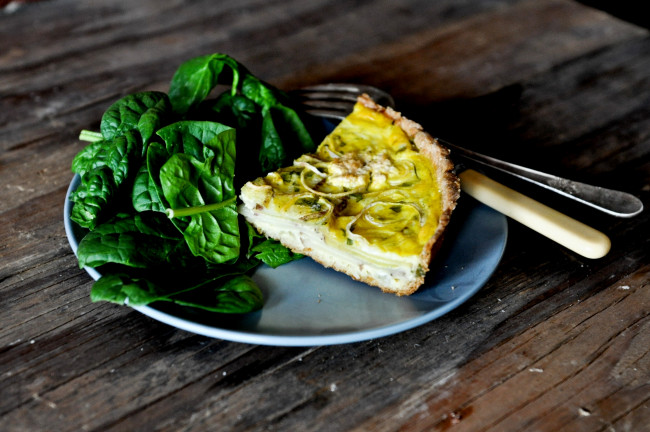 Обои картинки фото еда, пироги, овощной, пирог, салфетка, шпинат