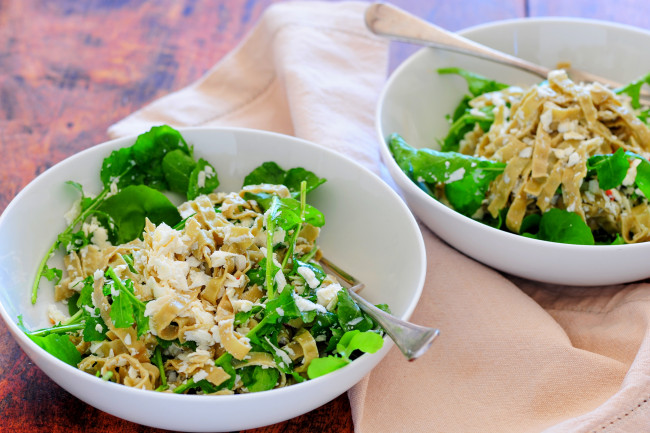 Обои картинки фото еда, макаронные блюда, лапша, творог, зелень, второе, блюдо