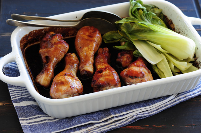 Обои картинки фото еда, мясные блюда, запеченное, мясо, соус, гарнир, зелень