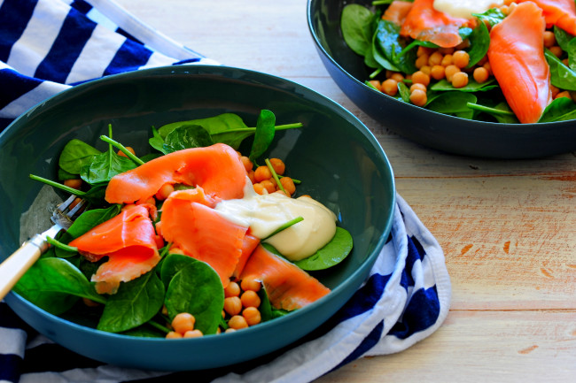 Обои картинки фото еда, рыбные блюда,  с морепродуктами, салат, закуска, зелень, бобы, лосось