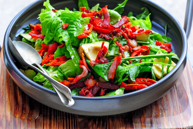 Обои картинки фото еда, салаты,  закуски, салат, закуска, зелень, перец, авокадо