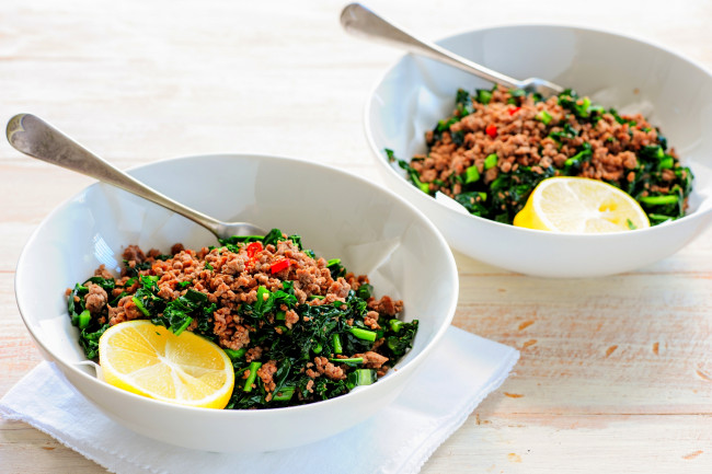 Обои картинки фото еда, вторые блюда, лимон, второе, блюдо, мясо, зелень