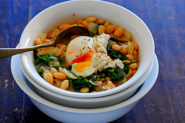 Обои картинки фото еда, Яичные блюда, бобы, яйцо, зелень, второе, блюдо