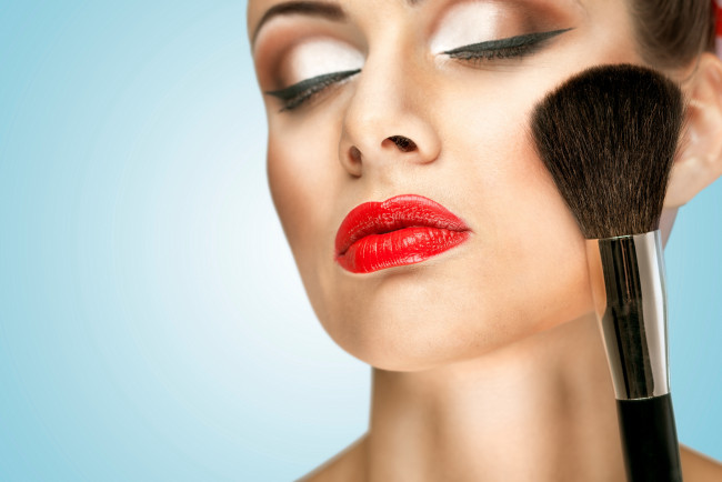 Обои картинки фото девушки, -unsort , лица,  портреты, кисточка, макияж, девушка