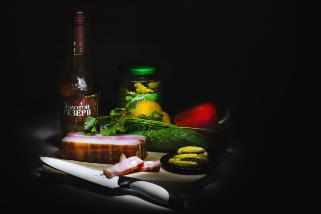 Обои картинки фото еда, натюрморт, огурцы, сало, коньяк