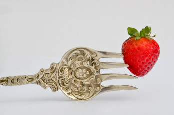 Картинка еда клубника +земляника ягодка вилка