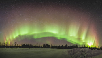 Картинка природа северное+сияние дорога снег деревья звезды небо северное сияние