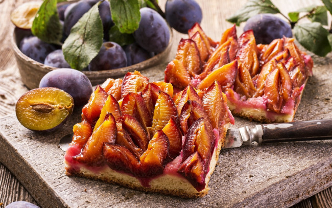 Обои картинки фото еда, пироги, сливовый, сливы