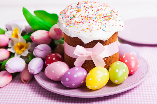 Обои картинки фото праздничные, пасха, яйца, decoration, кулич, cake, holiday, blessed, easter, spring, выпечка, tulips, eggs, тюльпаны, глазурь