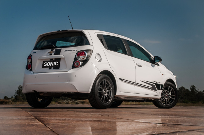 Обои картинки фото автомобили, chevrolet, effect, sonic