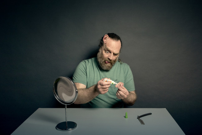 Обои картинки фото юмор и приколы, человек, клей, уши