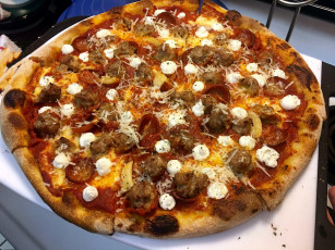 Картинка еда пицца салями сыр