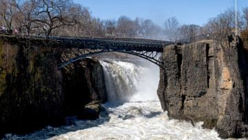 Картинка города -+мосты река бурная мост поток