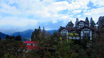 Картинка города -+здания +дома крыши горы