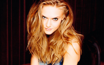 Картинка девушки dominique+swain шторы лицо