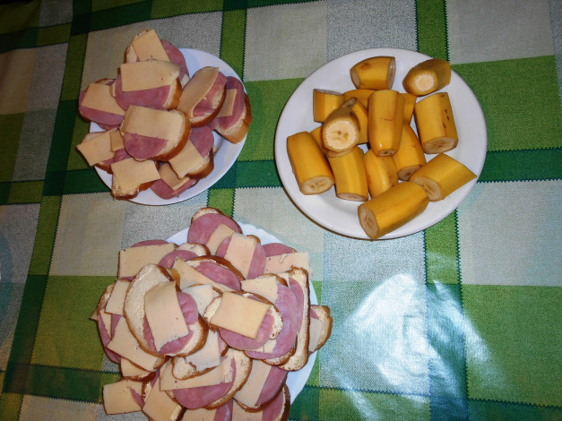 Обои картинки фото еда, бутерброды,  гамбургеры,  канапе, хлеб, сыр, колбаса, бананы