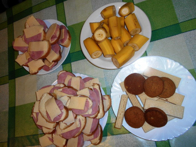 Обои картинки фото еда, бутерброды,  гамбургеры,  канапе, сыр, колбаса, хлеб, печенье, вафли, бананы