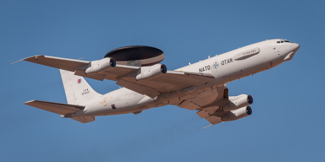 Обои картинки фото boeing e-3a sentry, авиация, боевые самолёты, ввс