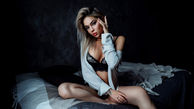 Обои картинки фото девушки, -unsort , блондинки,  светловолосые, фон, взгляд, девушка