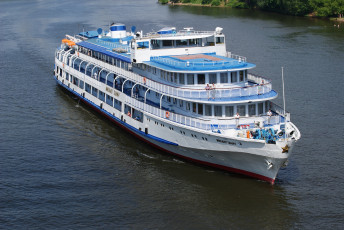 Картинка михаил+танич корабли теплоходы михаил танич теплоход река круиз россия