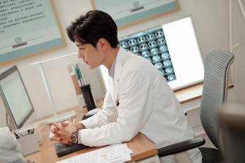 Картинка кино+фильмы the+oath+of+love гу вэй врач кабинет