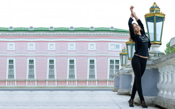 Картинка девушки nikia+petite+ nikia+a +ника+федорова фонари поза улыбка