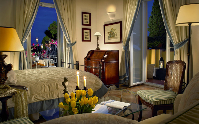 Обои картинки фото интерьер, спальня, кровать, комод, торшер