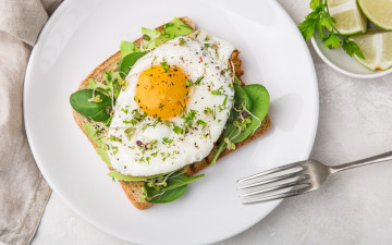 обоя еда, яичные блюда, завтрак, яичница, глазунья, шпинат