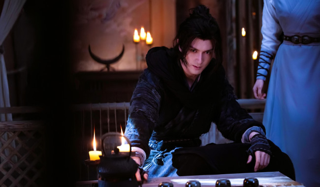 Обои картинки фото кино фильмы, love and sword, парень, стол, свечи, чайник