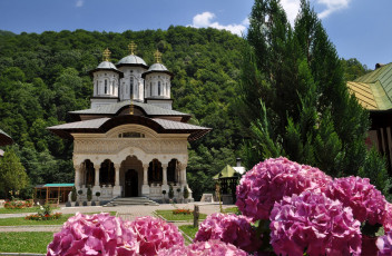 Картинка manastirea lainici города католические соборы костелы аббатства румыния