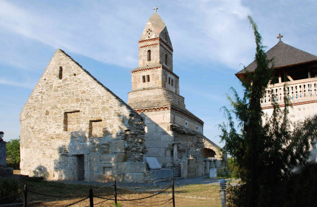 Обои картинки фото densus, church, города, католические, соборы, костелы, аббатства, romania