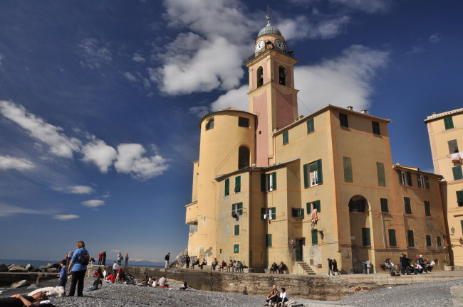 Обои картинки фото basilica, of, santa, maria, assunta, in, camogli, города, католические, соборы, костелы, аббатства, италия