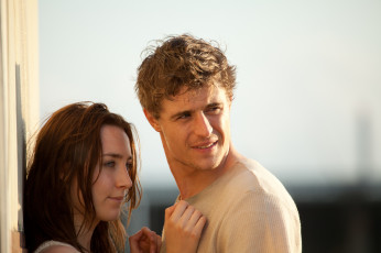 Картинка кино фильмы the host max irons saoirse ronan