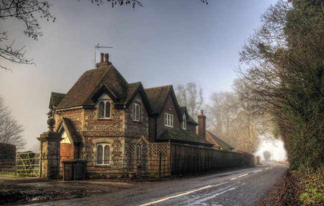 Обои картинки фото gatehouse, города, - здания,  дома, дом, улица, дорога