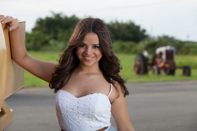 Обои картинки фото девушки, -unsort , брюнетки,  шатенки, улыбка, юность, красота