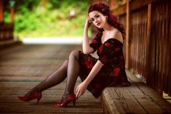 Картинка девушки -unsort+ рыжеволосые+и+другие туфли