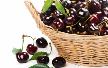 Картинка еда вишня +черешня корзинка много спелая черешня