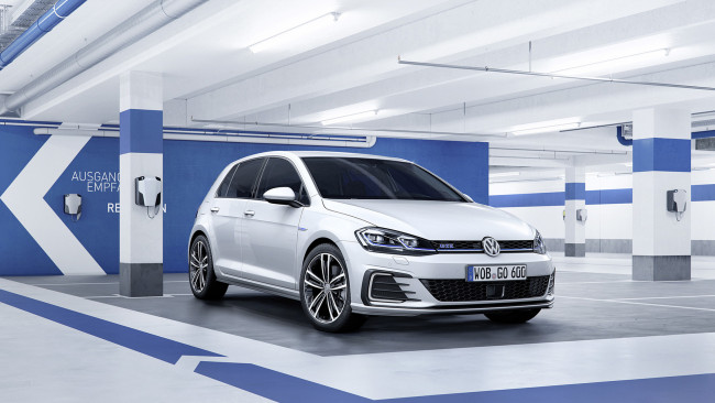 Обои картинки фото volkswagen golf 7 gte facelift 2017, автомобили, volkswagen, 2017, facelift, gte, 7, golf