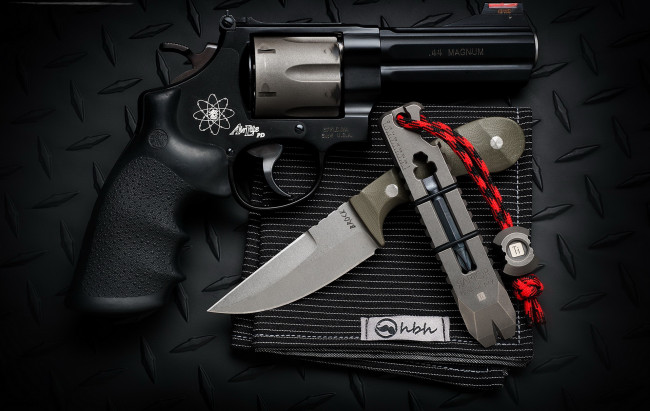 Обои картинки фото оружие, нож, пистолет