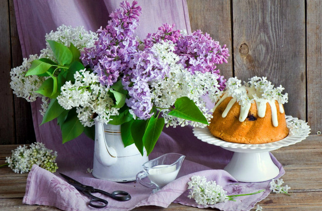Обои картинки фото еда, пирожные,  кексы,  печенье, молоко, кекс, сирень