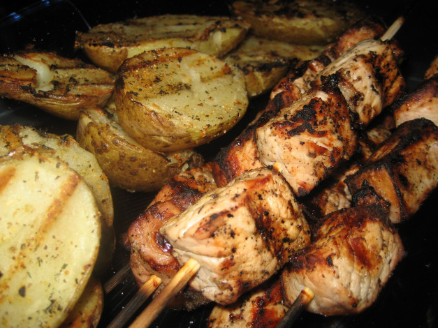Обои картинки фото еда, шашлык,  барбекю, картофель, мясо