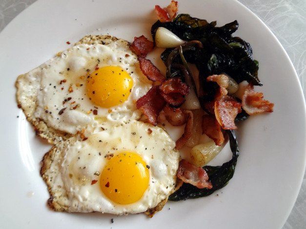 Обои картинки фото еда, Яичные блюда, бекон, глазунья, яичница