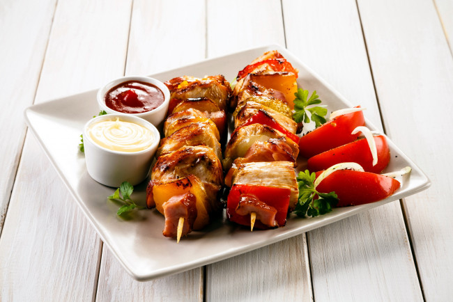 Обои картинки фото еда, шашлык,  барбекю, помидоры, горчица, соус, мясо, томаты