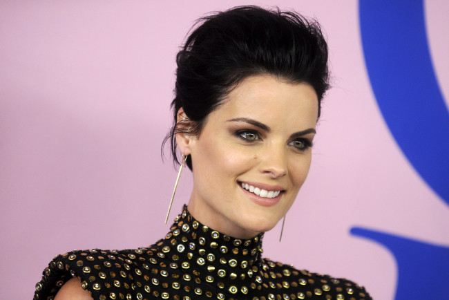 Обои картинки фото девушки, jaimie alexander, брюнетка, лицо